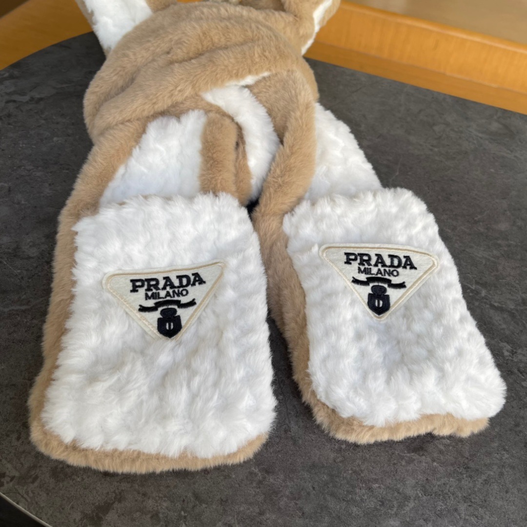Prada’s 2024 Autumn/Winter Collection: Warm Float Cap Gloves Trio - 图片 5