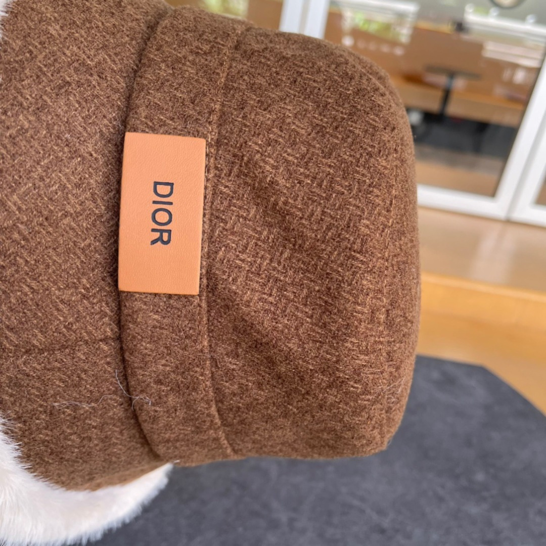 DIOR迪奥韩版2024韩版毛绒渔夫帽女秋冬季保暖显脸小东北盆帽渔夫帽