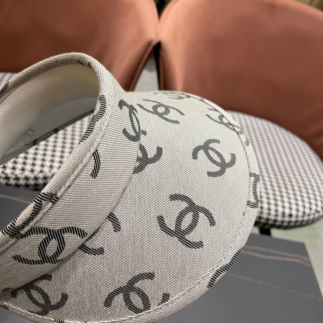 
MONCLER蒙口🎩春新款高品质牛仔渔夫帽
超仙，超火爆💖质感很赞，出街超好搭配！时尚潮流！快快入手哦