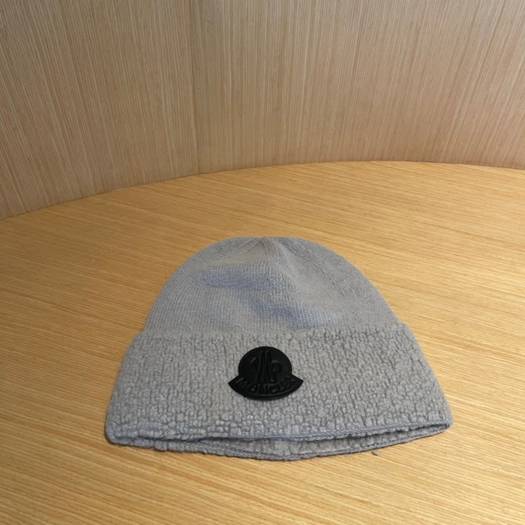 NO:220333,Moncler Moncler Knitted Hat, very soft and skin-friendly, very elastic, textured and very versatile style~ Warm Cashmere wool hat, both size is elastic~ universal for men and women, can be worn for any head circumference. Super good quality, sincerely recommended hats, fisherman hats, baseball hats, knitted hats, hats, christian louboutin, Moncler, Moncler, espadrilles, hats19860909蒙口Moncler盟可睐针织帽,非常柔软亲肤,弹性很好有质感又非常百搭的款式~保暖的 羊绒毛线帽,均码有弹性~男女通用,任何头围都可以佩戴.质量超好真心推荐帽子渔夫帽棒球帽针织帽,帽子,christian louboutin,Moncler,Moncler,espadrilles,hats,hat