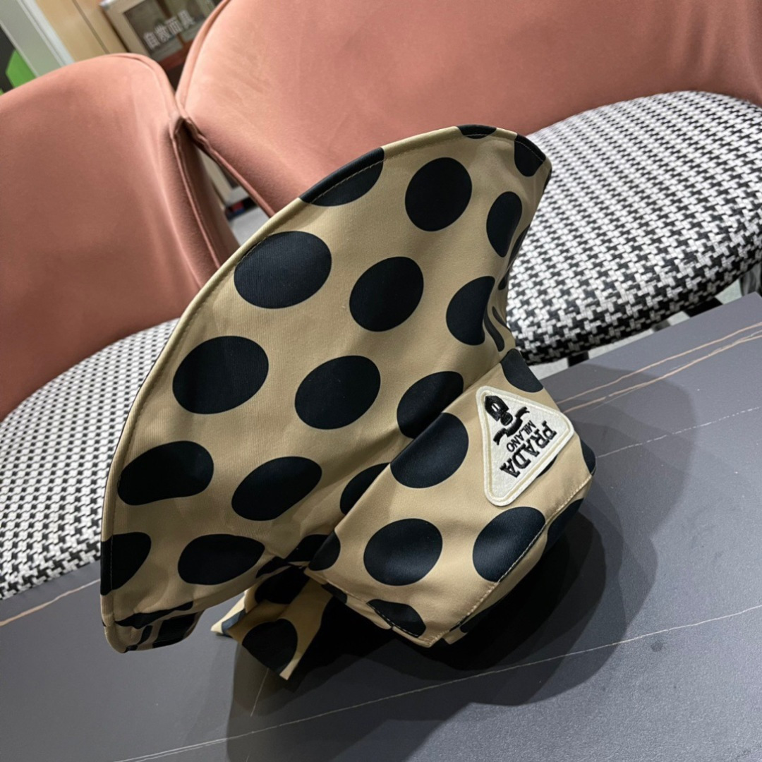 【PRADA普拉达】2024新款波点三角标渔夫帽，大牌款超好搭配，赶紧入手！