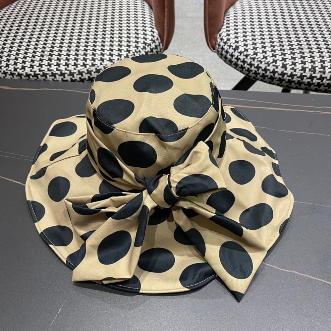 【PRADA普拉达】2024新款波点三角标渔夫帽，大牌款超好搭配，赶紧入手！