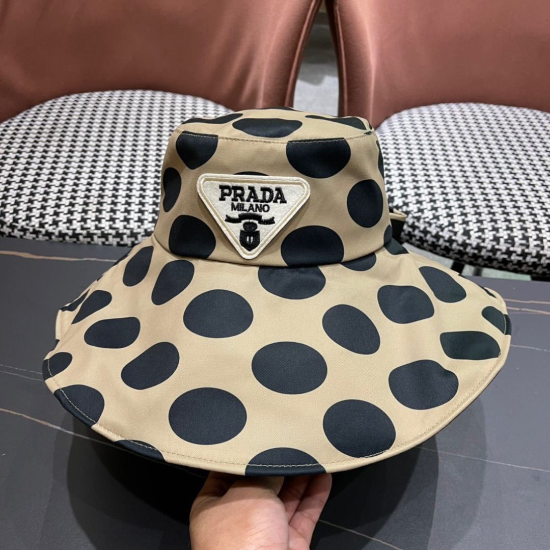 【PRADA普拉达】2024新款波点三角标渔夫帽，大牌款超好搭配，赶紧入手！