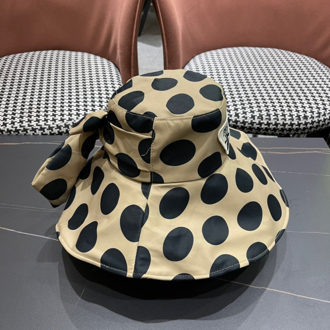 【PRADA普拉达】2024新款波点三角标渔夫帽，大牌款超好搭配，赶紧入手！