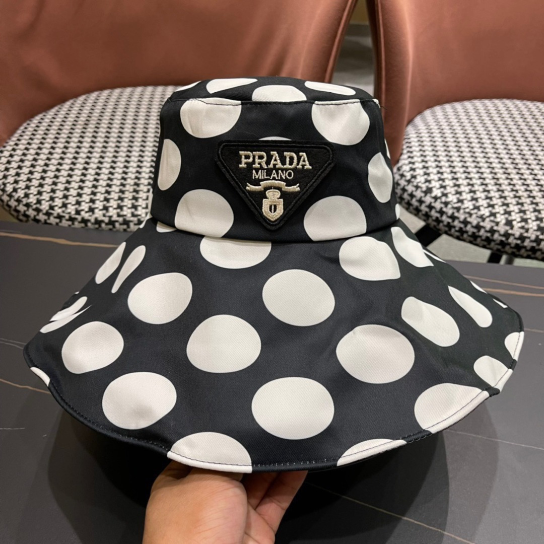 【PRADA普拉达】2024新款波点三角标渔夫帽，大牌款超好搭配，赶紧入手！