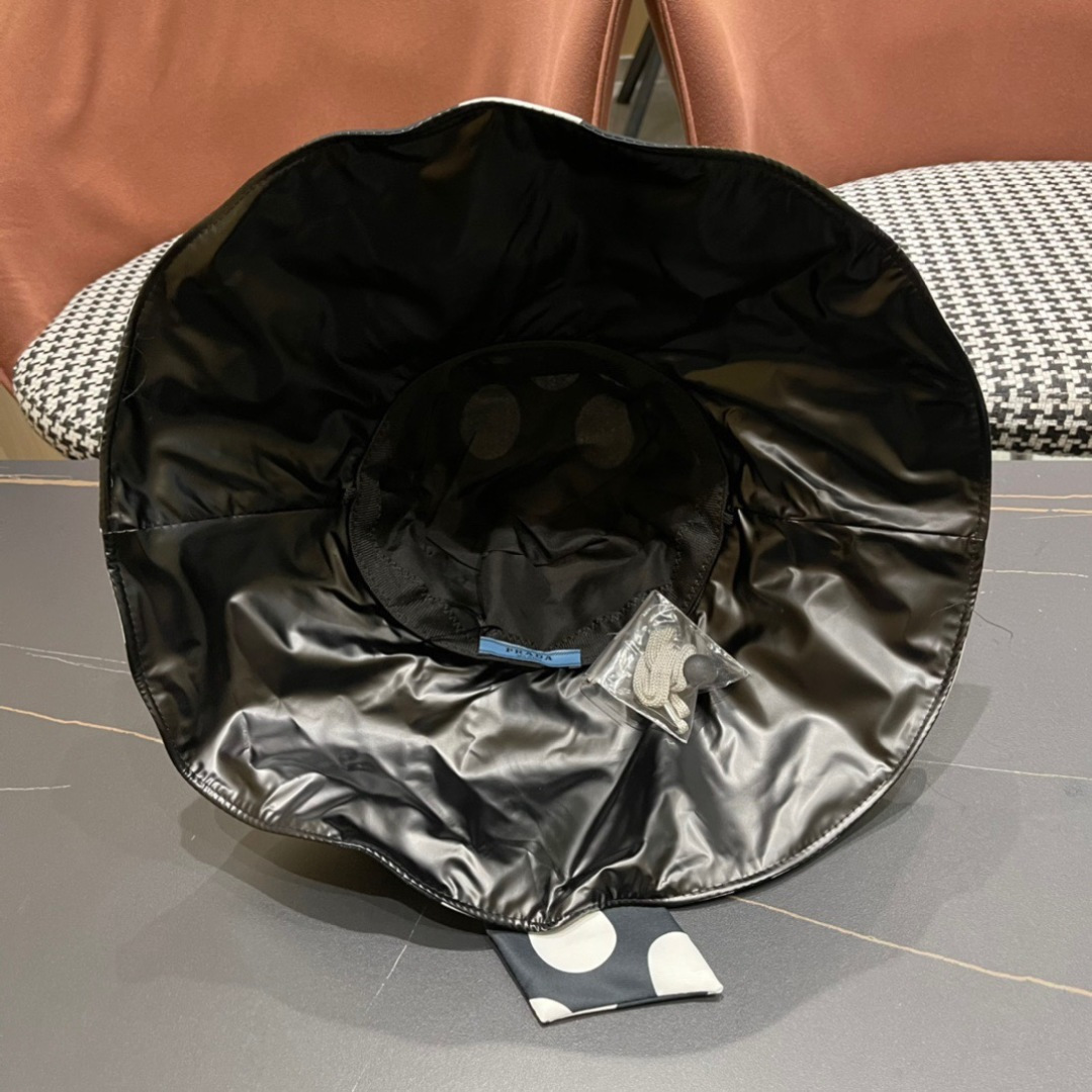 【PRADA普拉达】2024新款波点三角标渔夫帽，大牌款超好搭配，赶紧入手！