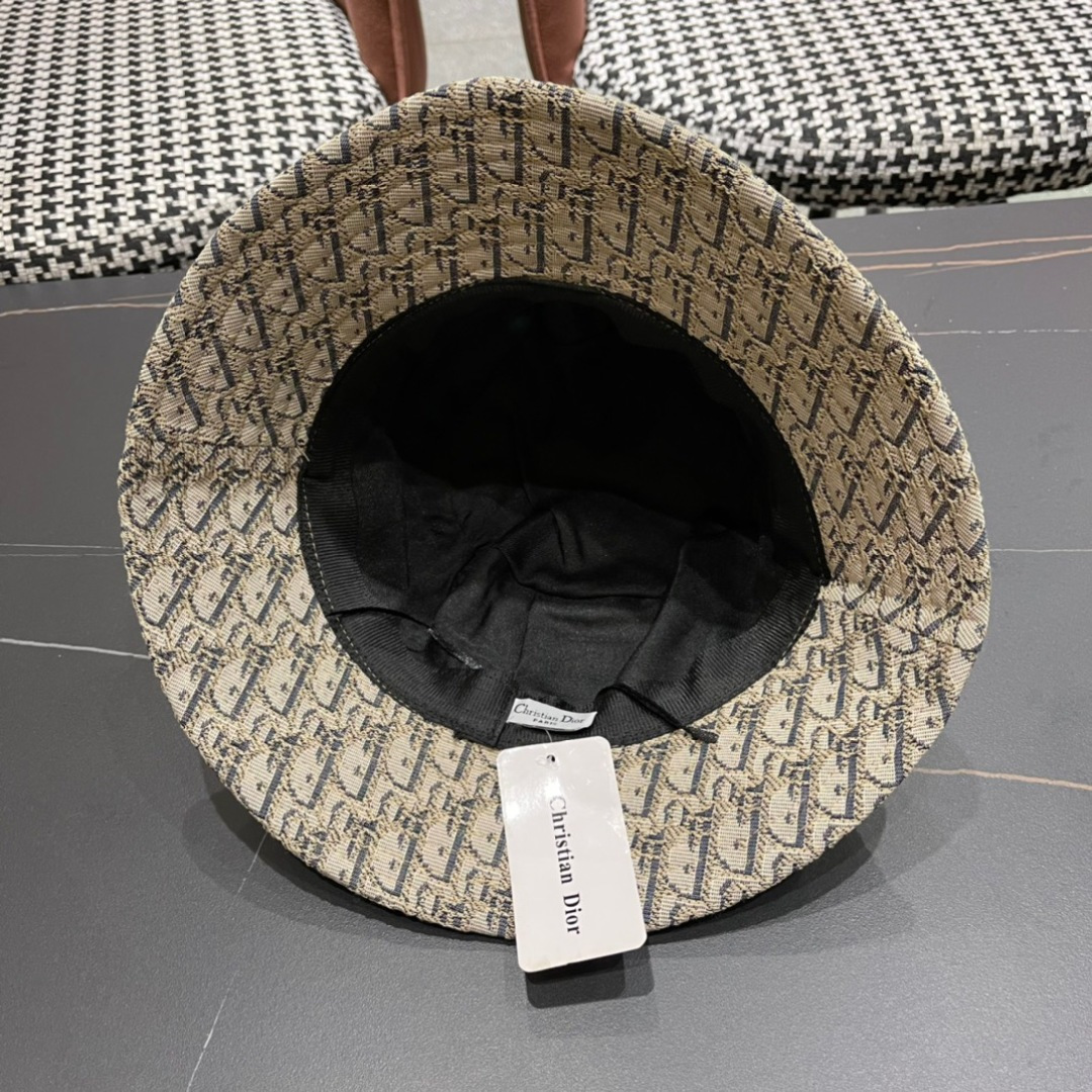 迪奥Dior😍官网最新迪奥logo渔夫帽，防晒指数超高，可随意折叠，携带方便🤗