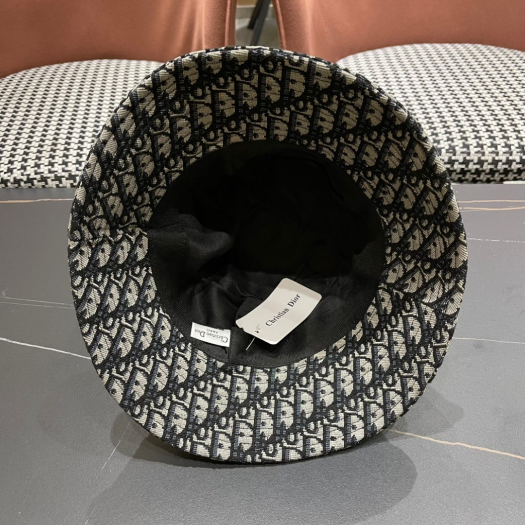 迪奥Dior😍官网最新迪奥logo渔夫帽，防晒指数超高，可随意折叠，携带方便🤗