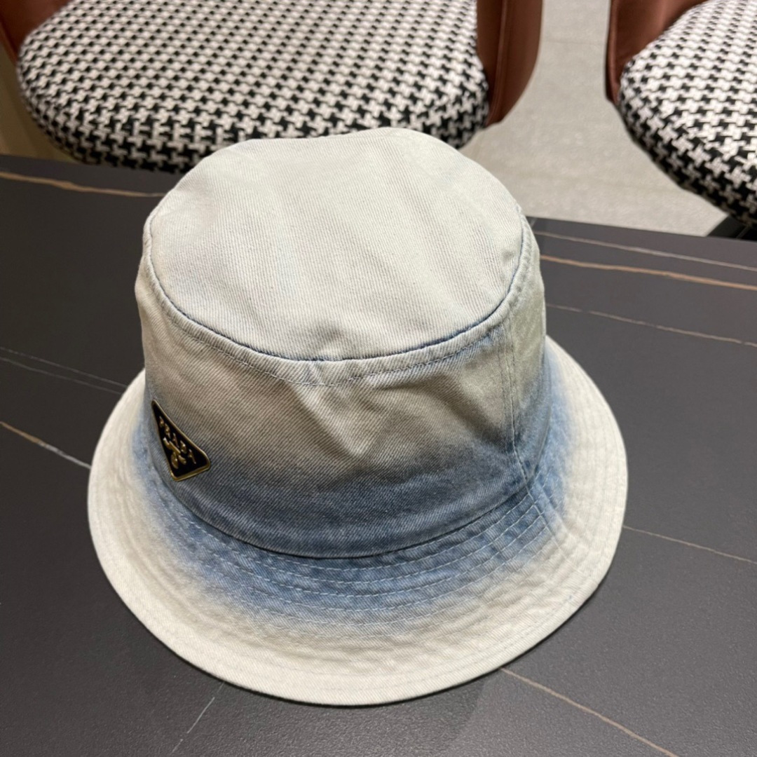  普拉达2024春夏新款渔夫帽，简约甜美风，帽型很好，大脸型哦！出街必备