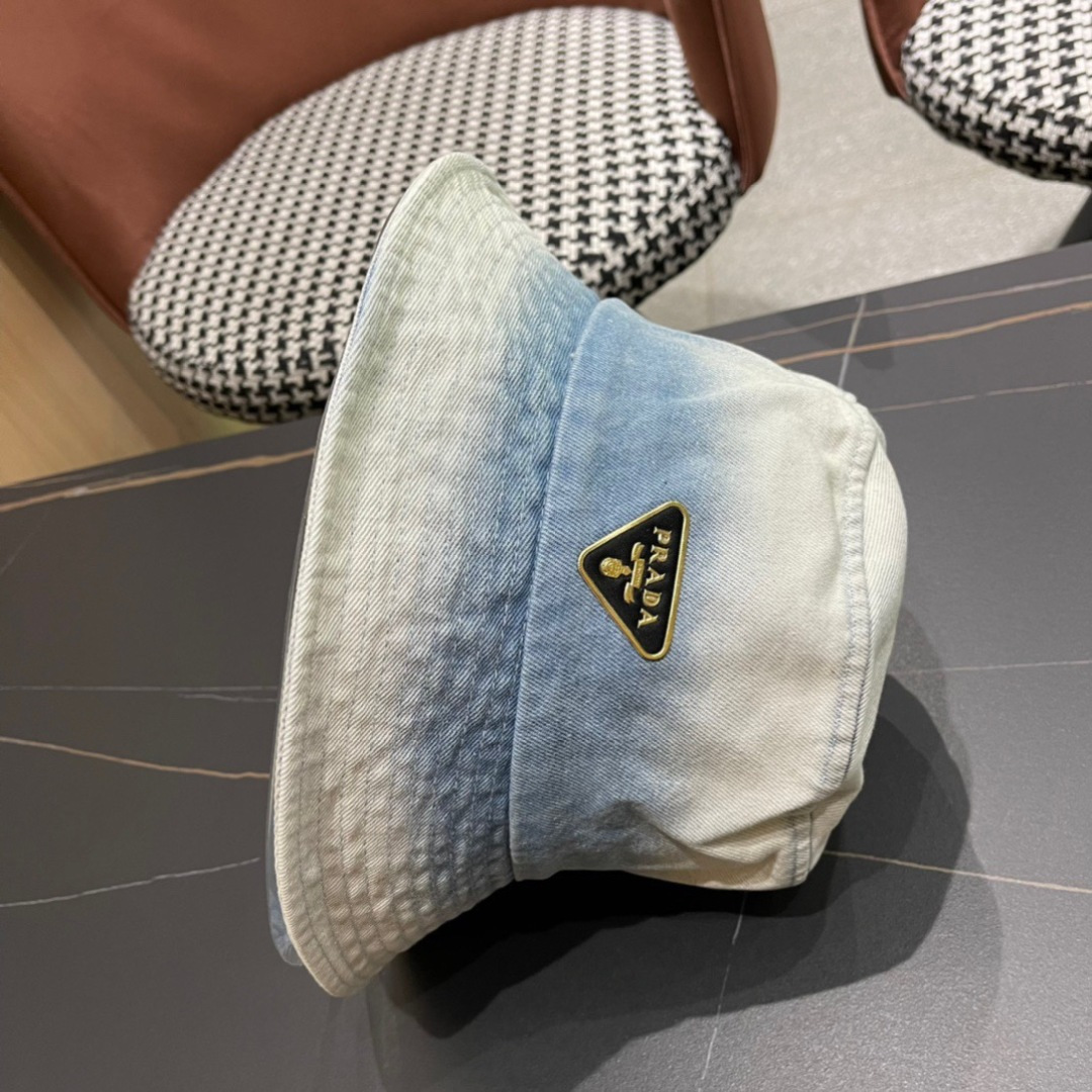  普拉达2024春夏新款渔夫帽，简约甜美风，帽型很好，大脸型哦！出街必备