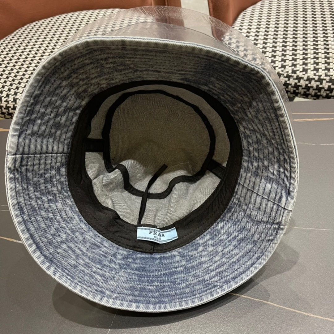  普拉达2024春夏新款渔夫帽，简约甜美风，帽型很好，大脸型哦！出街必备