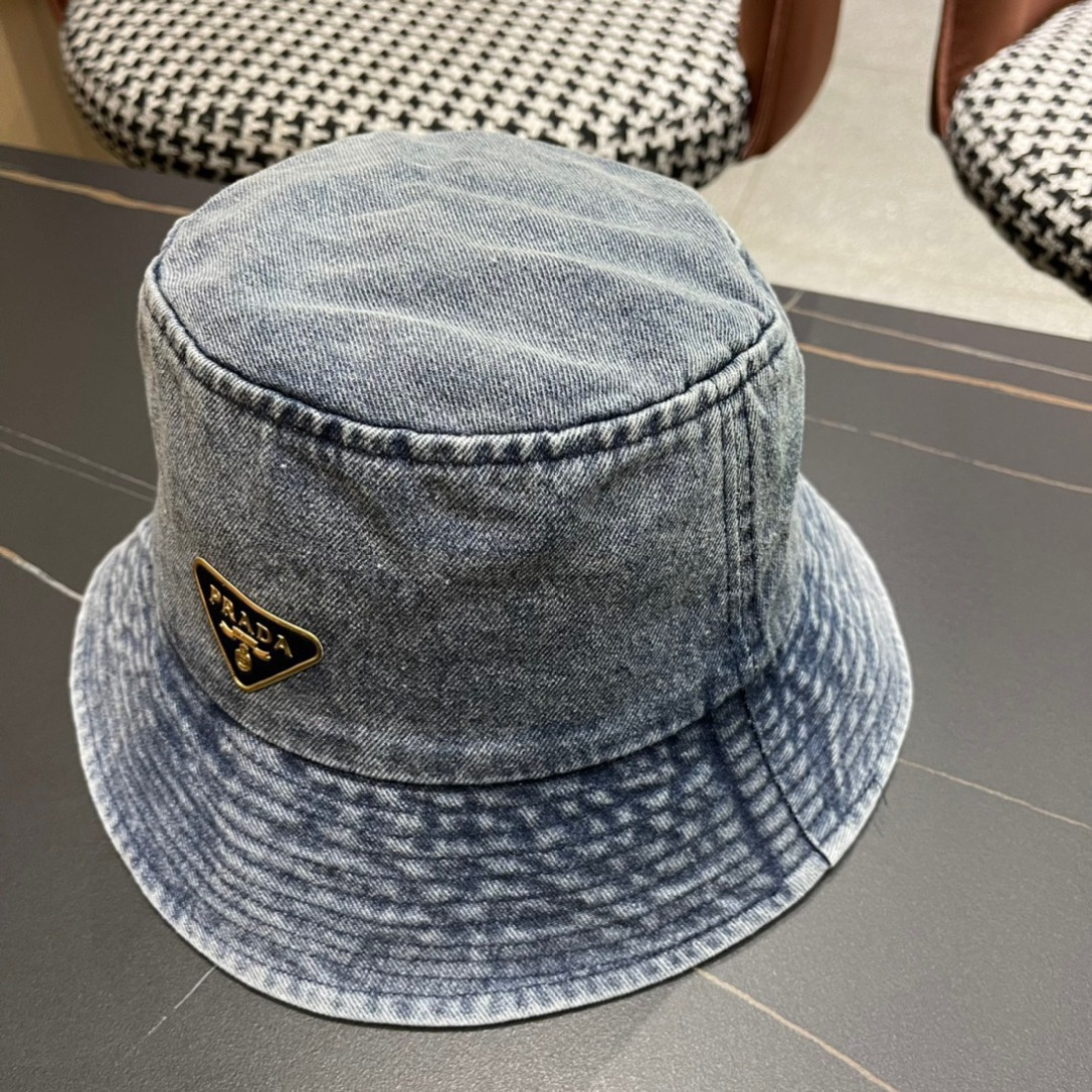  普拉达2024春夏新款渔夫帽，简约甜美风，帽型很好，大脸型哦！出街必备