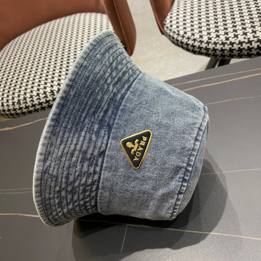  普拉达2024春夏新款渔夫帽，简约甜美风，帽型很好，大脸型哦！出街必备