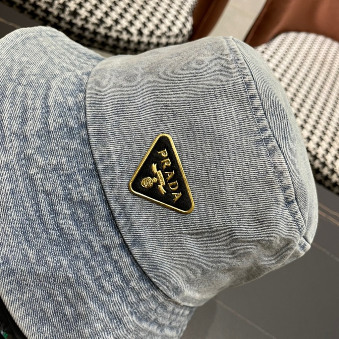  普拉达2024春夏新款渔夫帽，简约甜美风，帽型很好，大脸型哦！出街必备