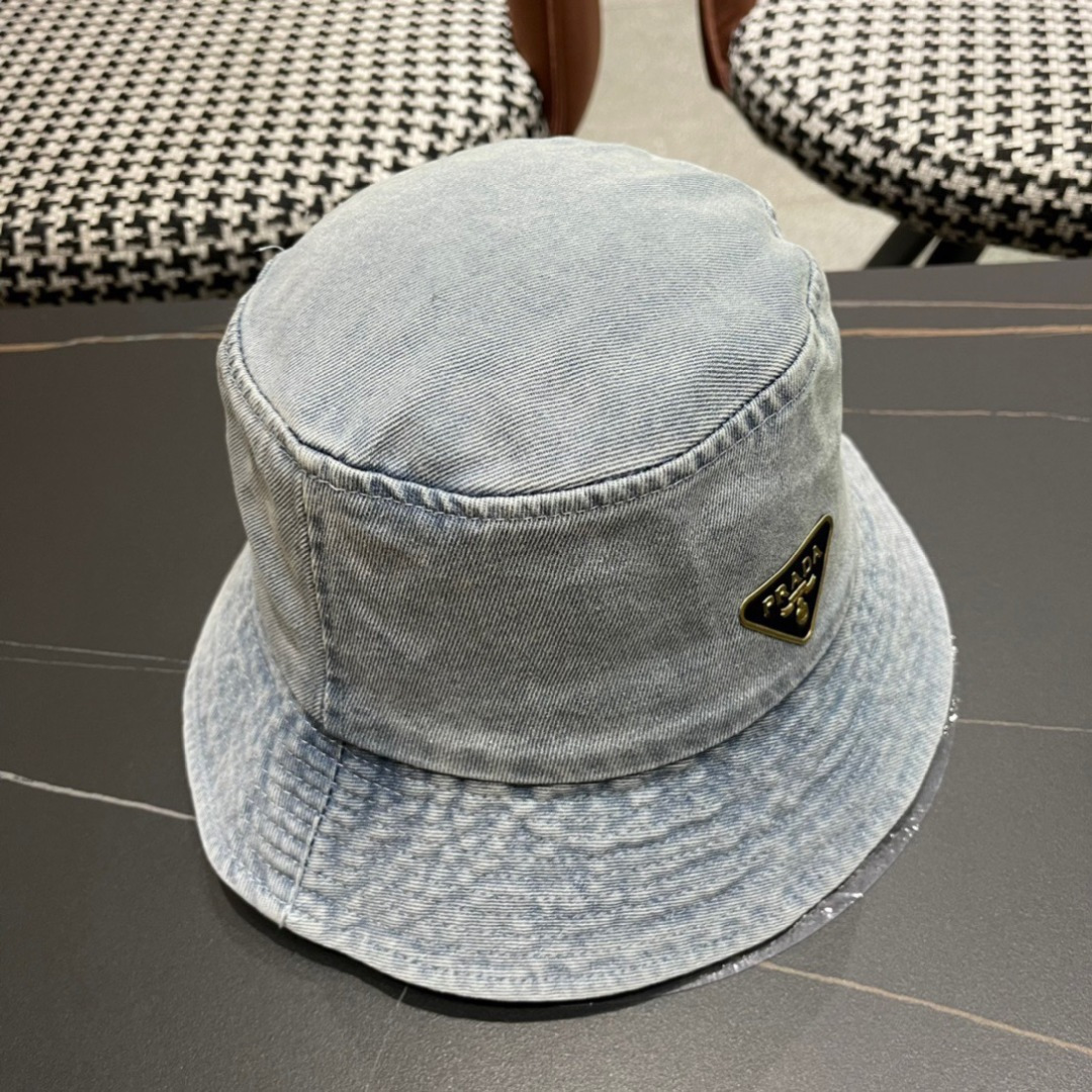  普拉达2024春夏新款渔夫帽，简约甜美风，帽型很好，大脸型哦！出街必备