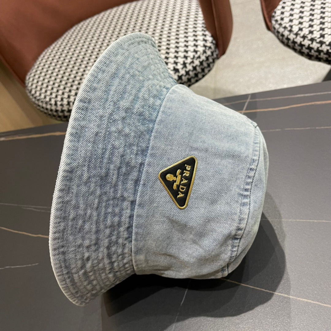  普拉达2024春夏新款渔夫帽，简约甜美风，帽型很好，大脸型哦！出街必备