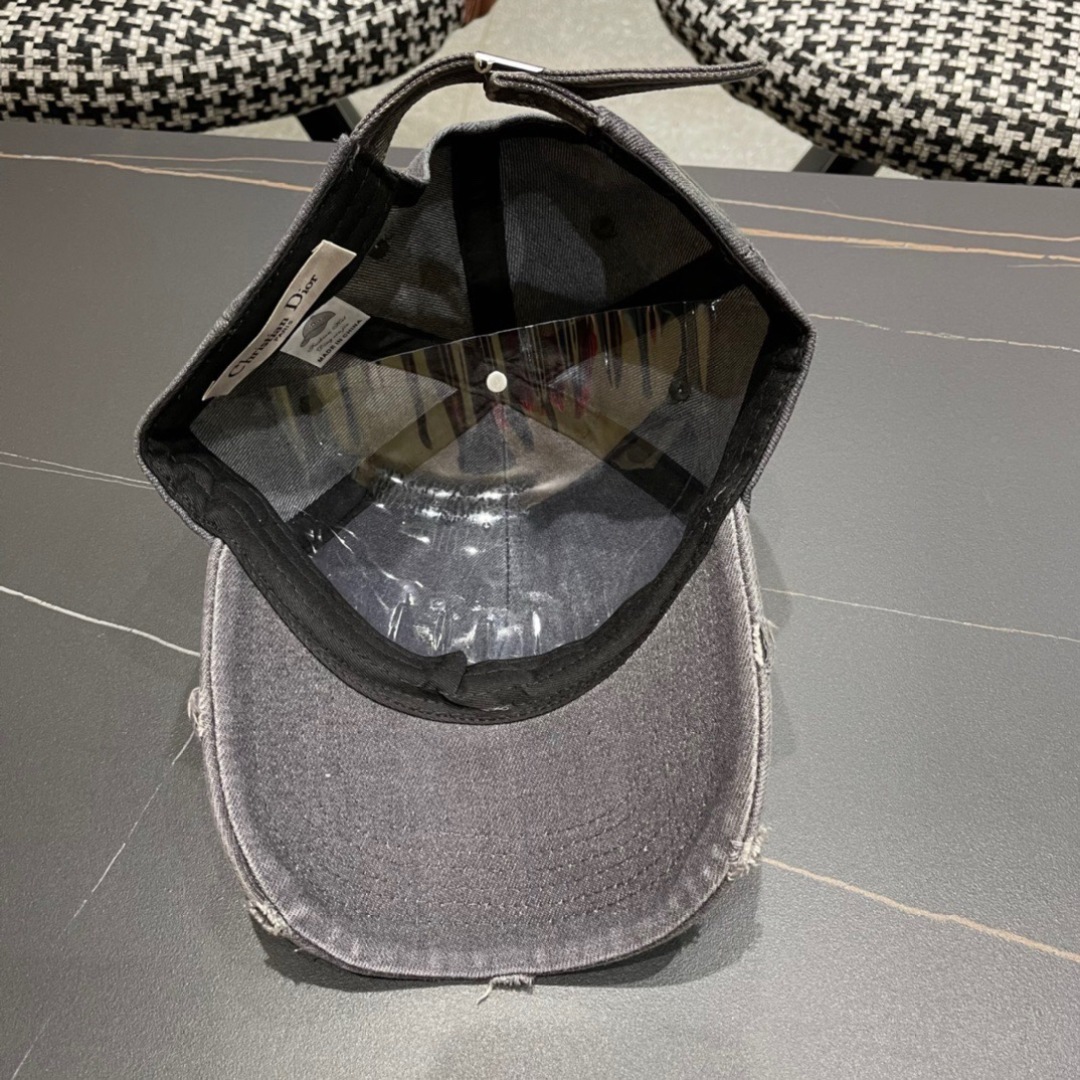 ，dior(迪奥)新款牛仔棒球帽， 轻盈透气！质量超赞，基础头围56，贴片可调节。