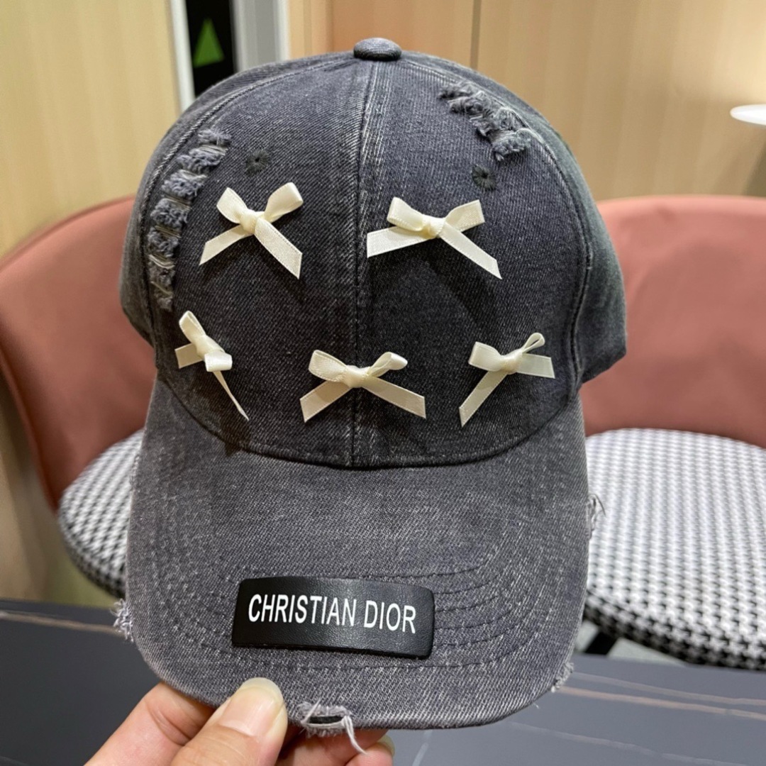 ，dior(迪奥)新款牛仔棒球帽， 轻盈透气！质量超赞，基础头围56，贴片可调节。