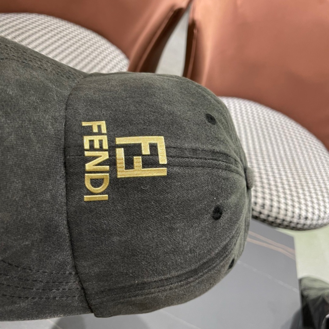  Fendi（芬迪）2024新款棒球帽， 双F提花口碑极佳，轻盈透气！质量超赞，基础头围56，贴片可调节
