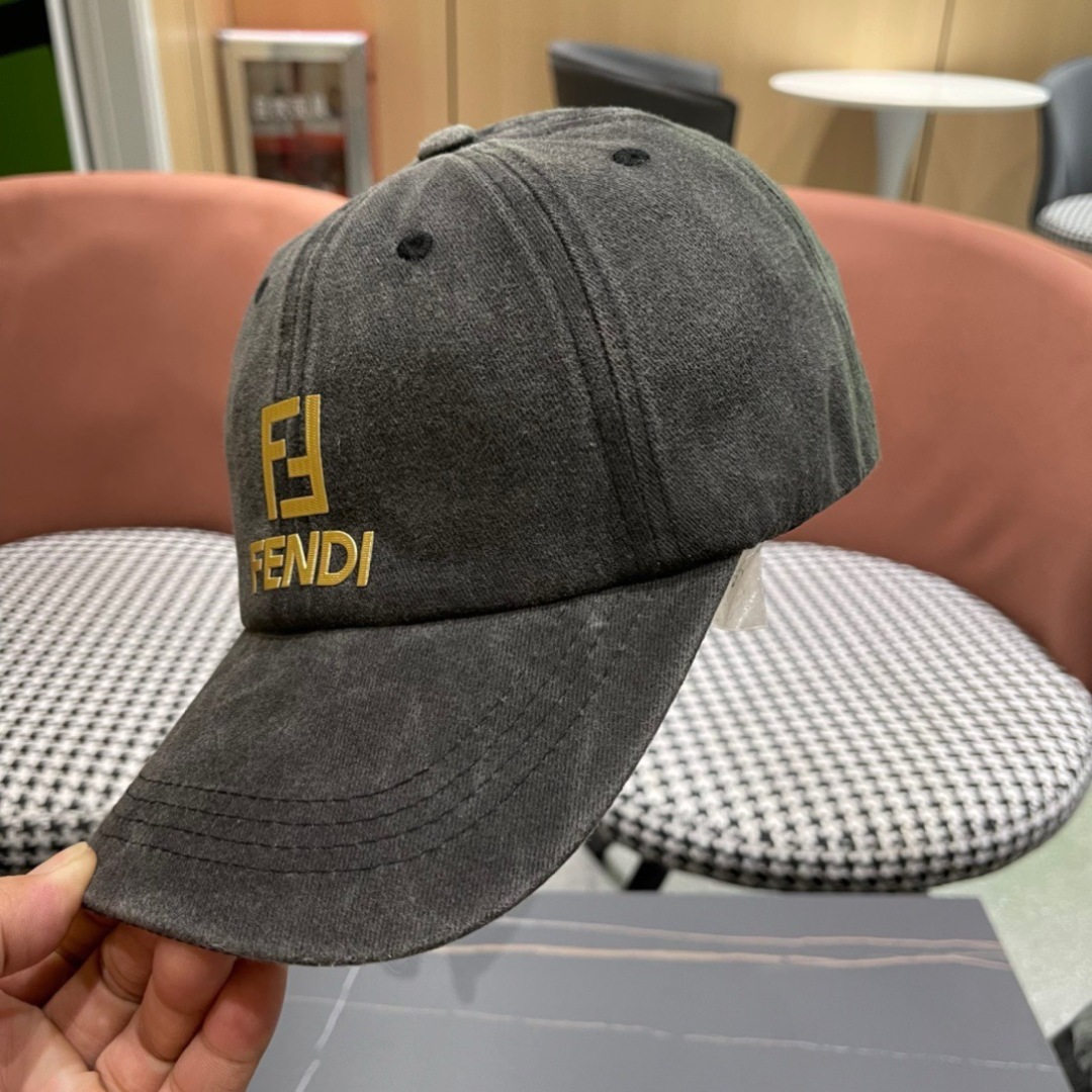 Fendi（芬迪）2024新款棒球帽， 双F提花口碑极佳，轻盈透气！质量超赞，基础头围56，贴片可调节