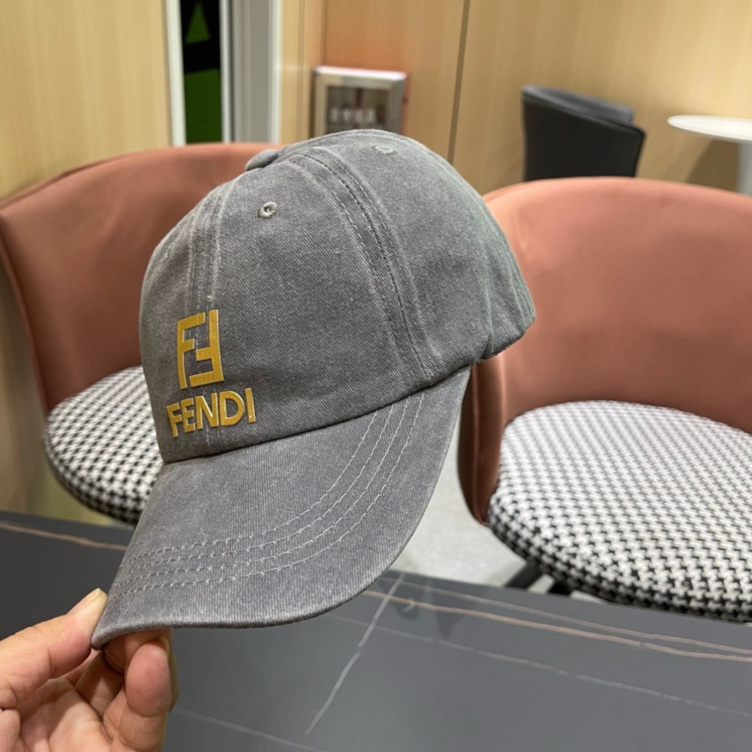  Fendi（芬迪）2024新款棒球帽， 双F提花口碑极佳，轻盈透气！质量超赞，基础头围56，贴片可调节