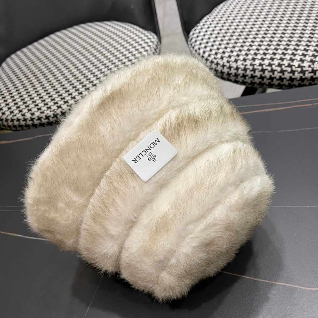 MONCLER蒙口🎩秋新款毛绒加厚秋冬渔夫帽超火爆💖质感很赞，