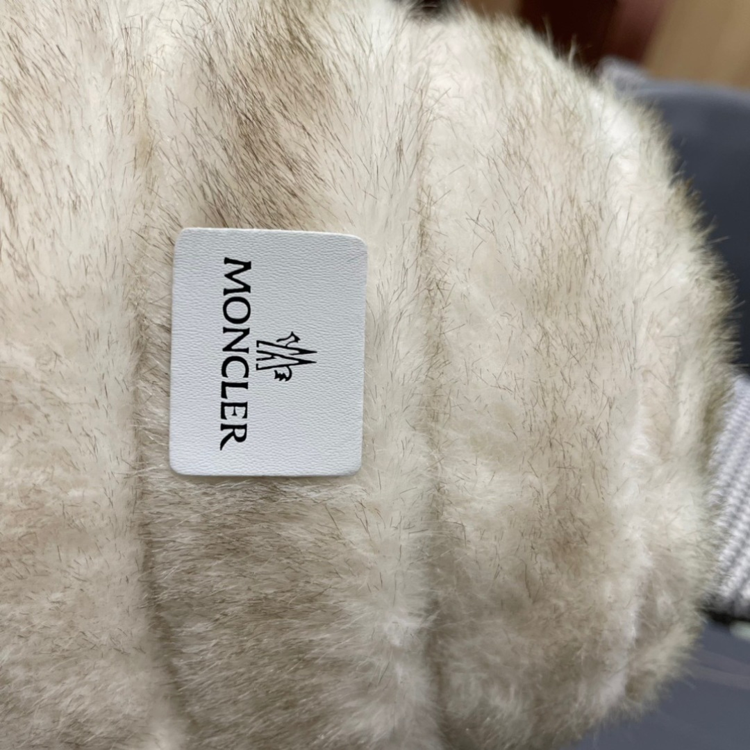 MONCLER蒙口🎩秋新款毛绒加厚秋冬渔夫帽超火爆💖质感很赞，