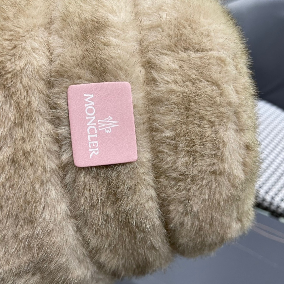 MONCLER蒙口🎩秋新款毛绒加厚秋冬渔夫帽超火爆💖质感很赞，