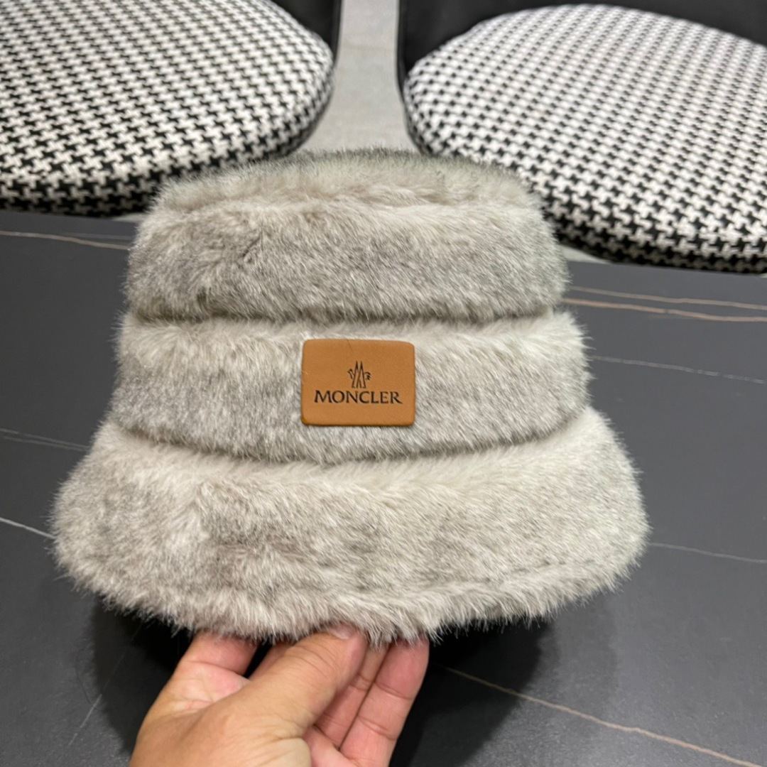MONCLER蒙口🎩秋新款毛绒加厚秋冬渔夫帽超火爆💖质感很赞，