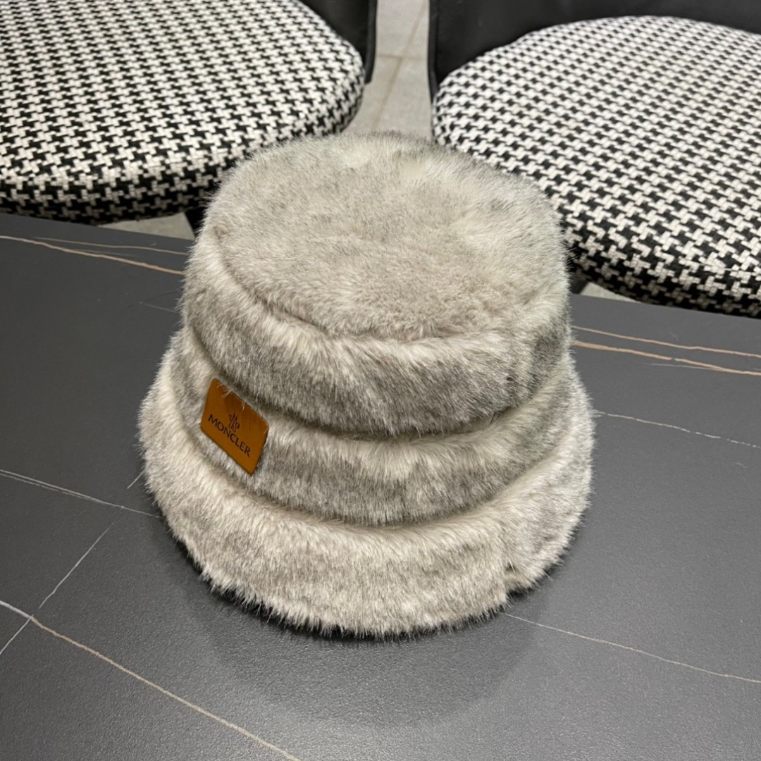 MONCLER蒙口🎩秋新款毛绒加厚秋冬渔夫帽超火爆💖质感很赞，