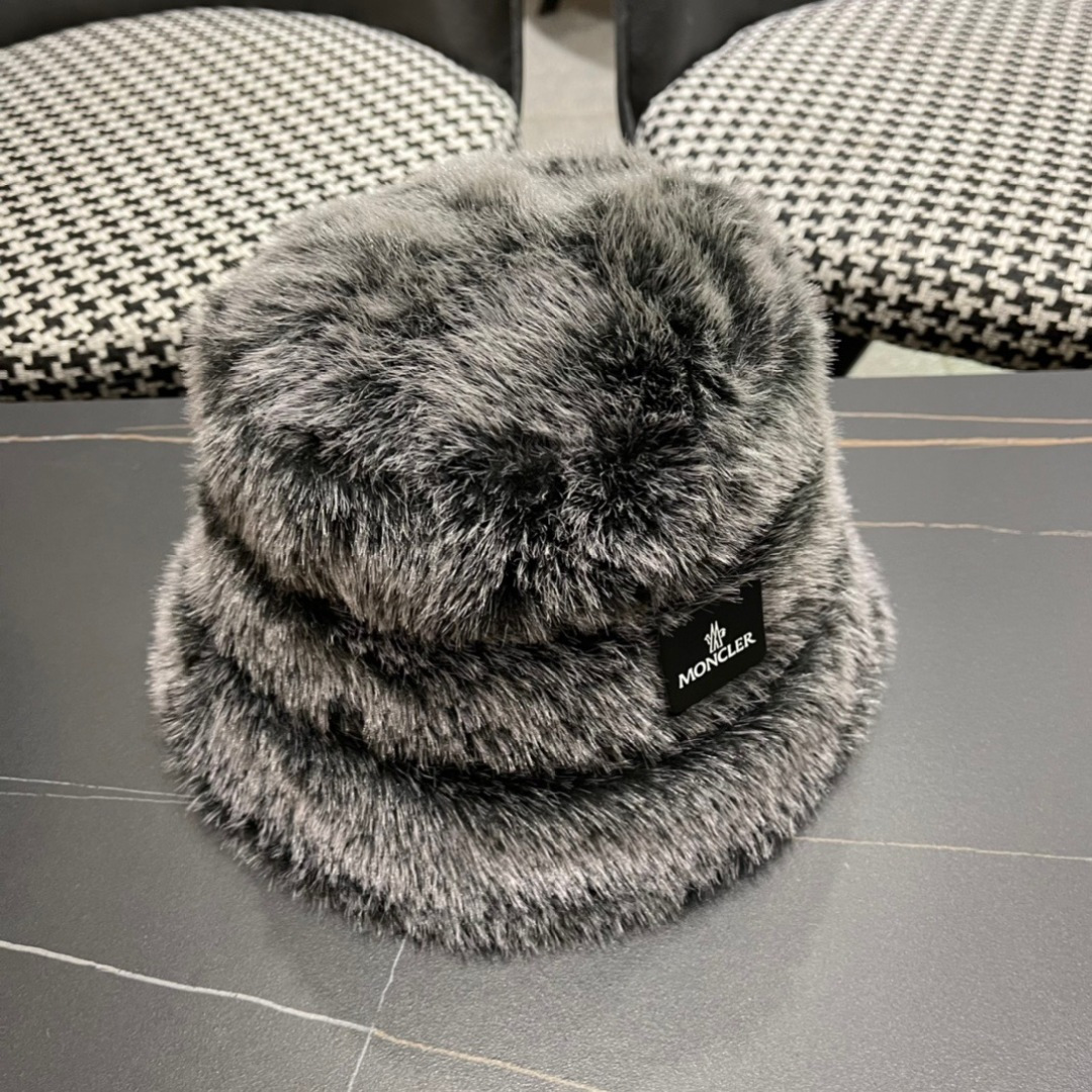 MONCLER蒙口🎩秋新款毛绒加厚秋冬渔夫帽超火爆💖质感很赞，