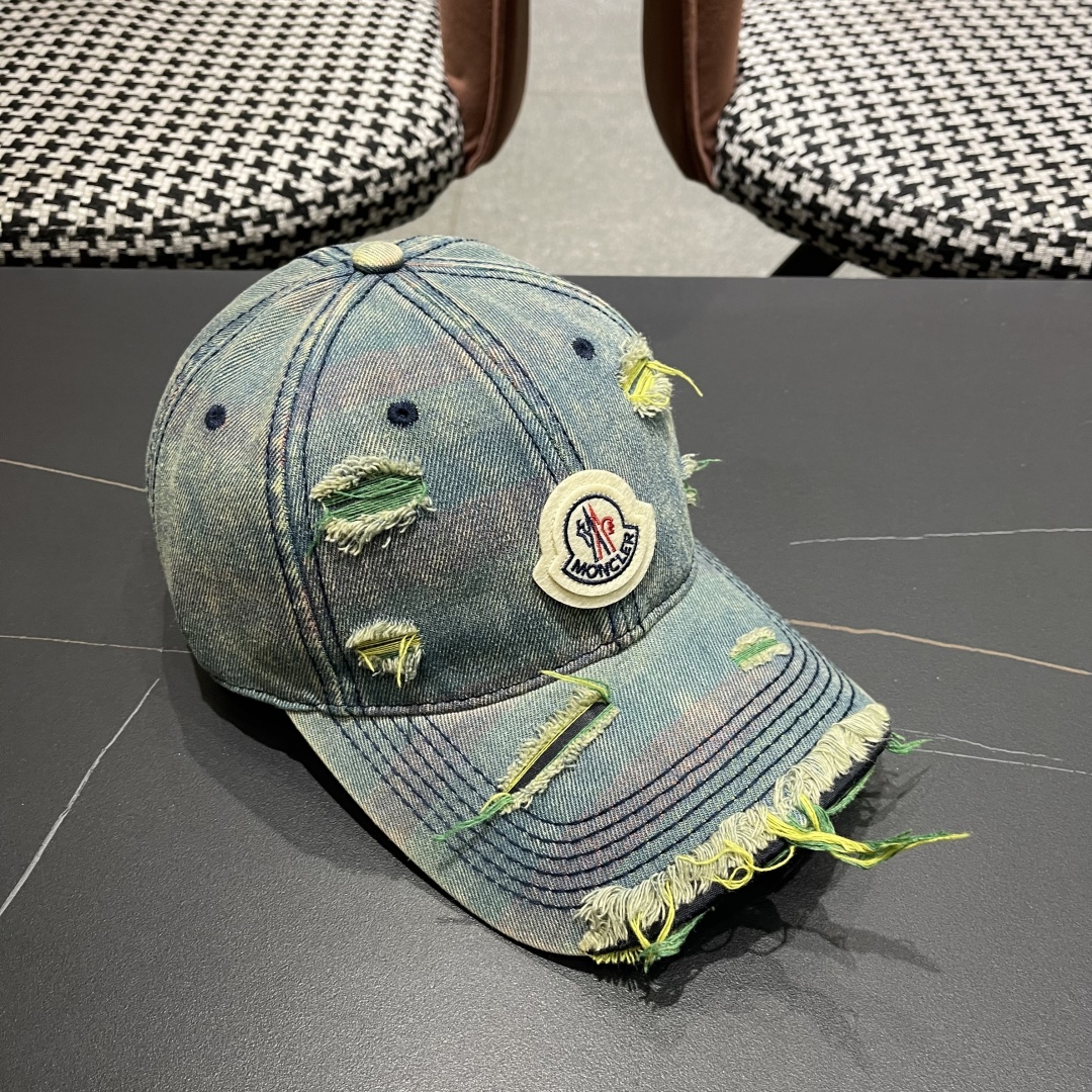  蒙口MONCLER2025新款牛仔破洞棒球帽，时尚炸街单品，风格很OK，网红.时尚博主的最爱！