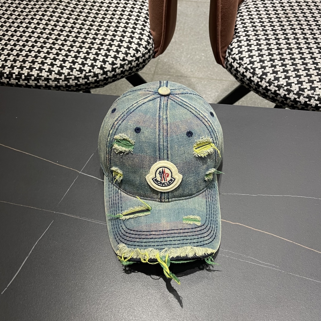  蒙口MONCLER2025新款牛仔破洞棒球帽，时尚炸街单品，风格很OK，网红.时尚博主的最爱！