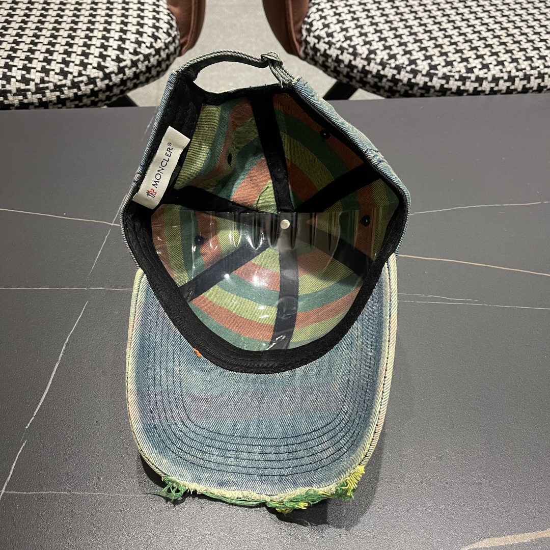 蒙口MONCLER2025新款牛仔破洞棒球帽，时尚炸街单品，风格很OK，网红.时尚博主的最爱！