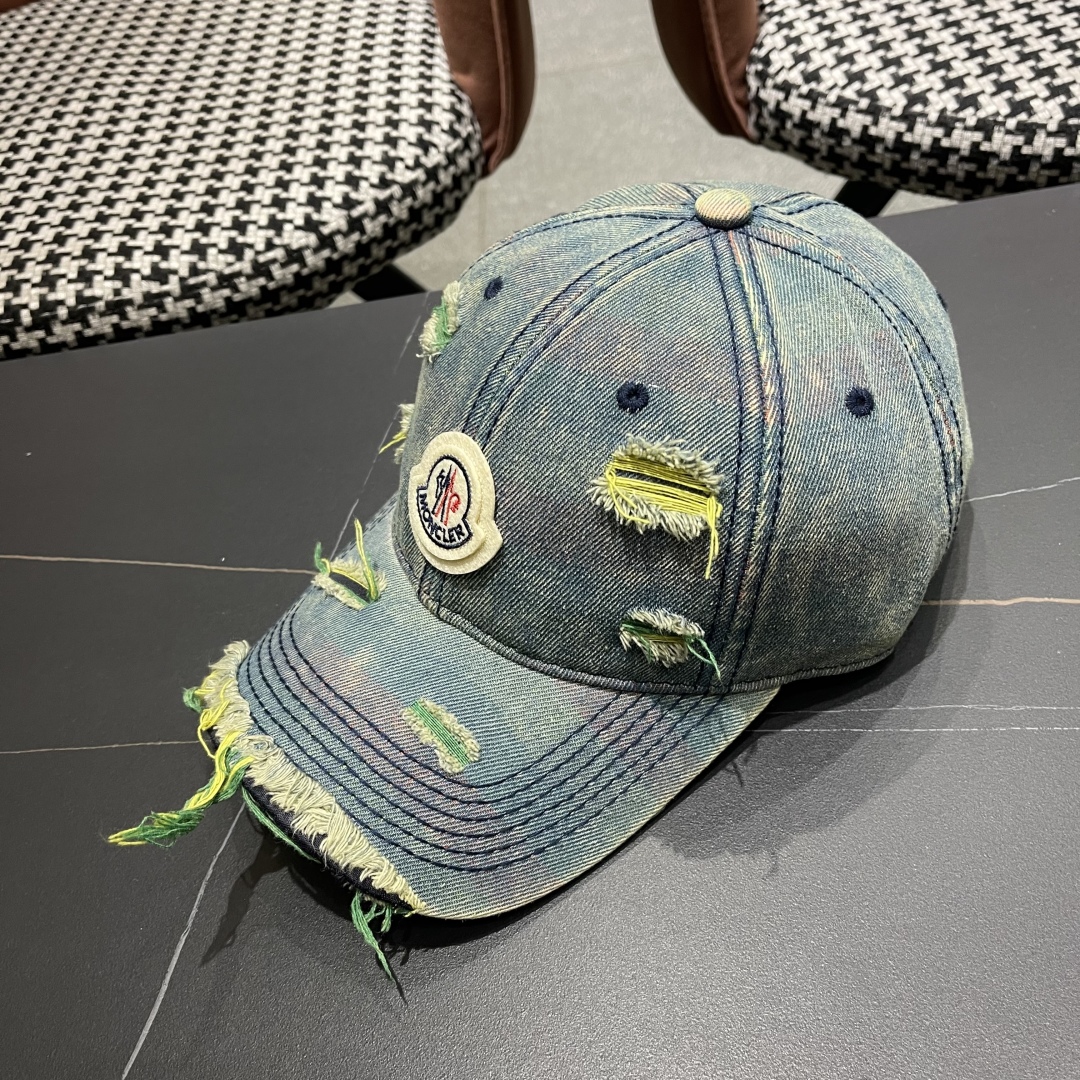  蒙口MONCLER2025新款牛仔破洞棒球帽，时尚炸街单品，风格很OK，网红.时尚博主的最爱！