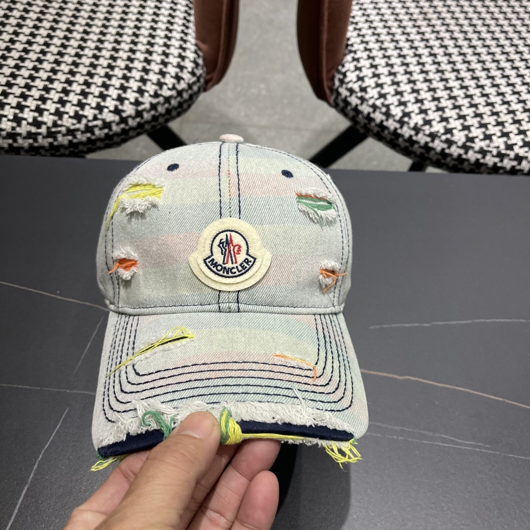  蒙口MONCLER2025新款牛仔破洞棒球帽，时尚炸街单品，风格很OK，网红.时尚博主的最爱！