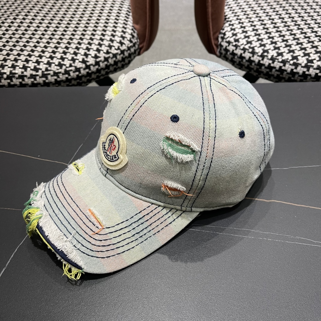  蒙口MONCLER2025新款牛仔破洞棒球帽，时尚炸街单品，风格很OK，网红.时尚博主的最爱！