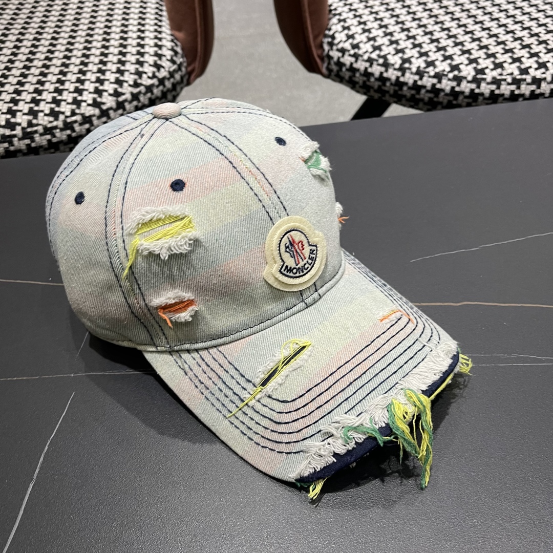 蒙口MONCLER2025新款牛仔破洞棒球帽，时尚炸街单品，风格很OK，网红.时尚博主的最爱！