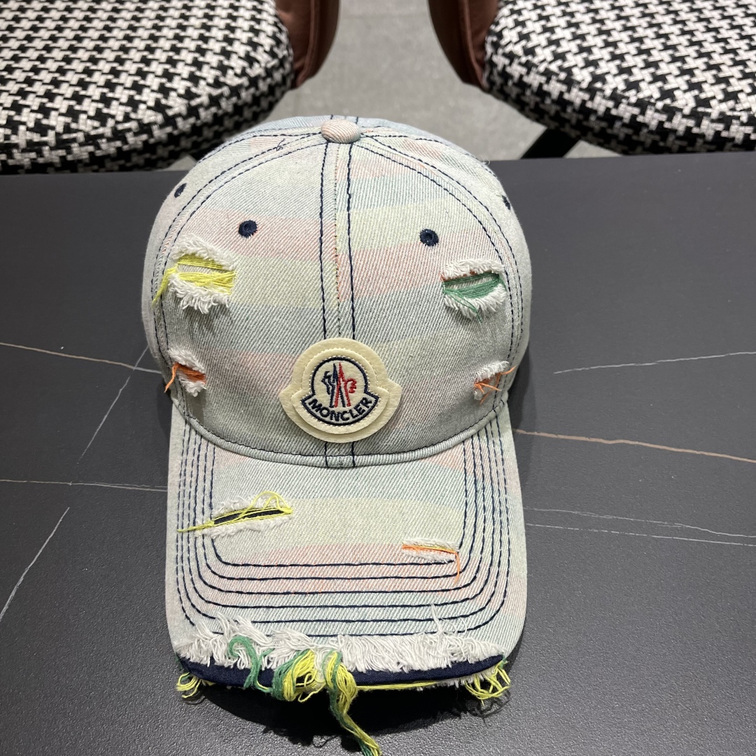  蒙口MONCLER2025新款牛仔破洞棒球帽，时尚炸街单品，风格很OK，网红.时尚博主的最爱！