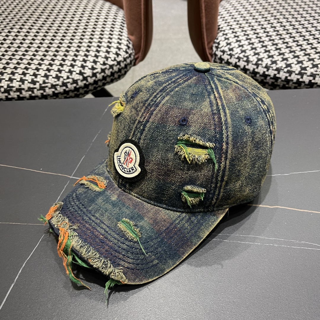  蒙口MONCLER2025新款牛仔破洞棒球帽，时尚炸街单品，风格很OK，网红.时尚博主的最爱！