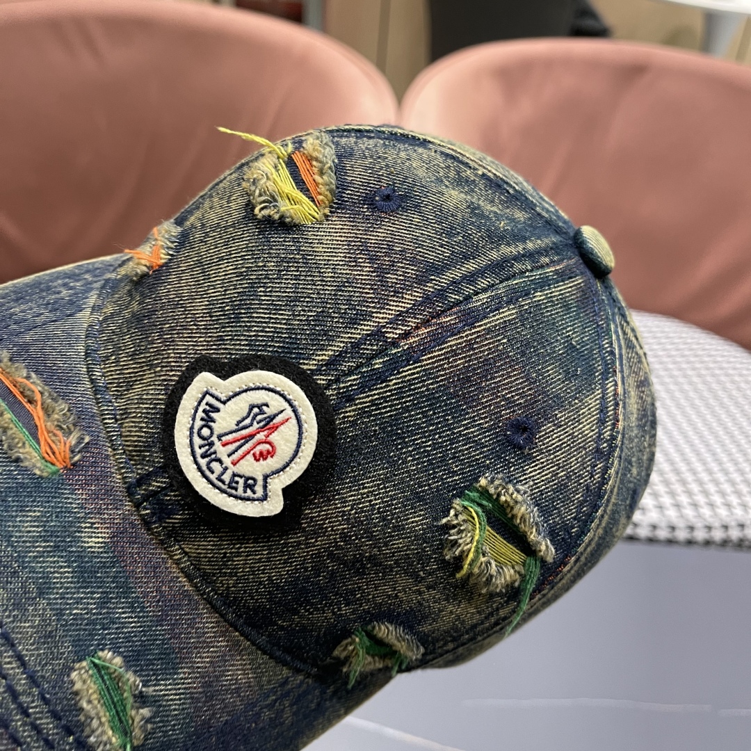  蒙口MONCLER2025新款牛仔破洞棒球帽，时尚炸街单品，风格很OK，网红.时尚博主的最爱！