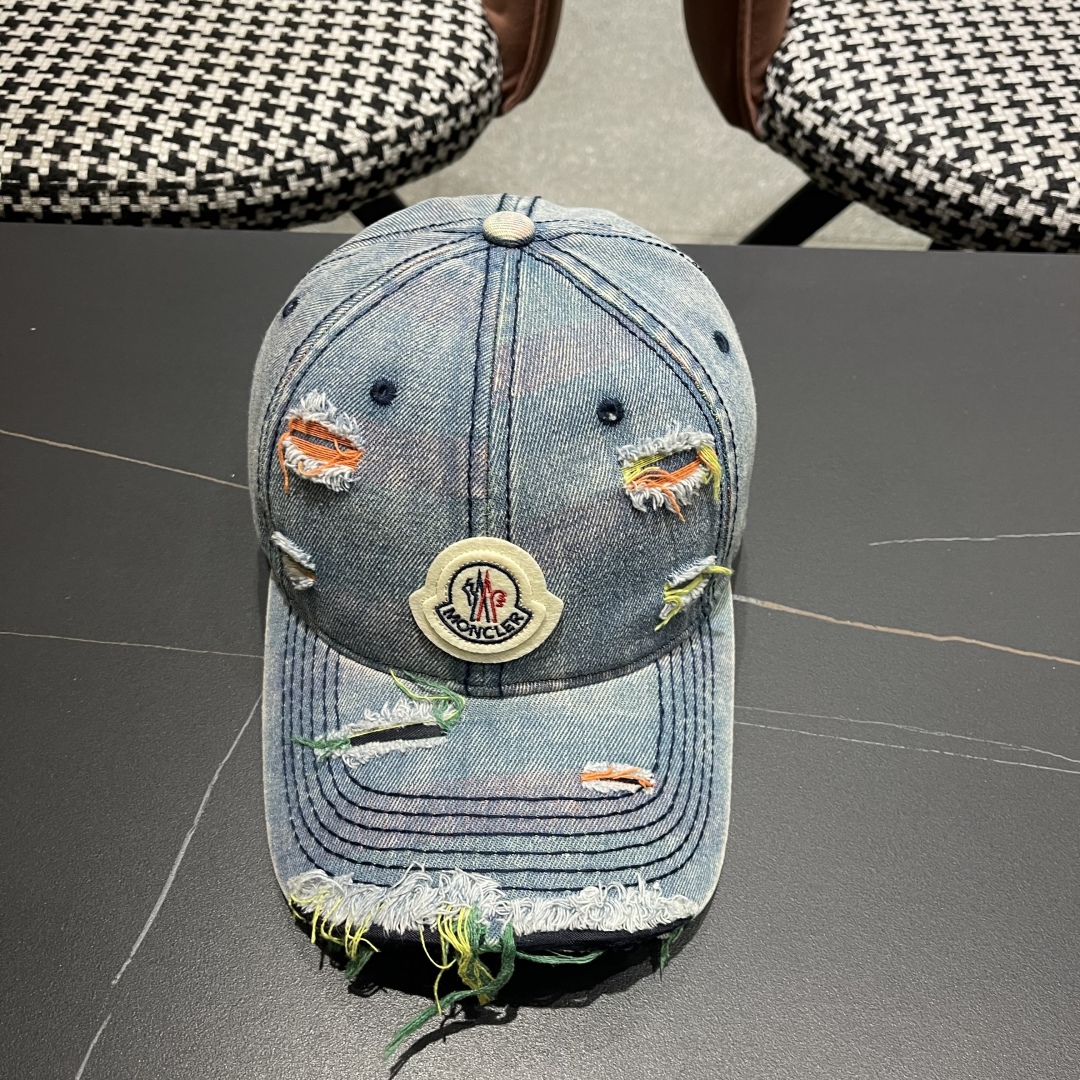  蒙口MONCLER2025新款牛仔破洞棒球帽，时尚炸街单品，风格很OK，网红.时尚博主的最爱！