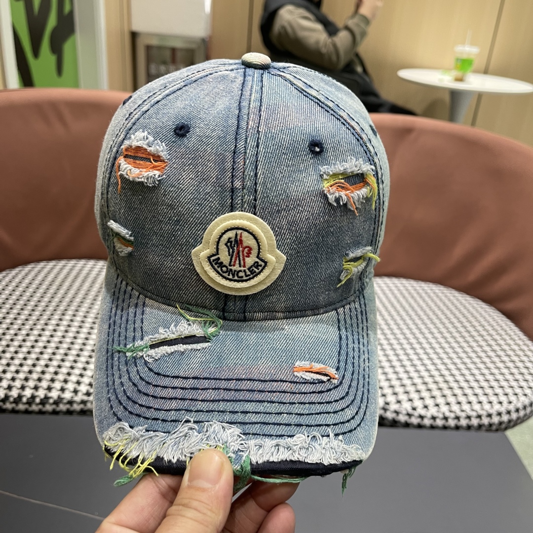  蒙口MONCLER2025新款牛仔破洞棒球帽，时尚炸街单品，风格很OK，网红.时尚博主的最爱！