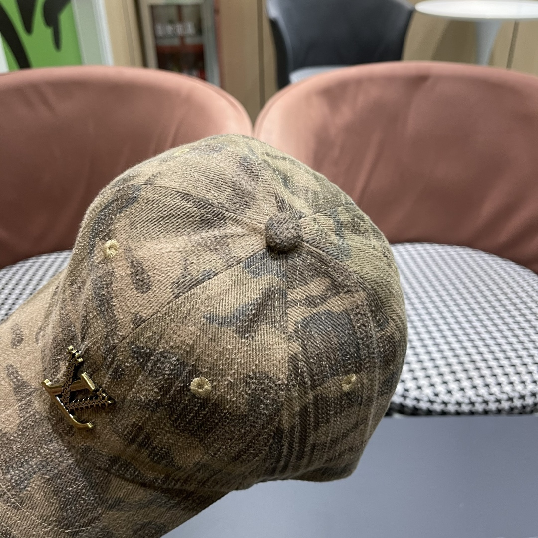 LV(路易威登)新款棒球帽，做工细致完美，质量超赞，基础头围56，贴片可调节。