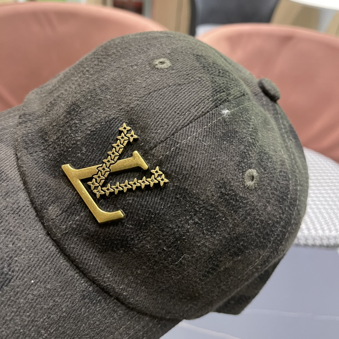 LV(路易威登)新款棒球帽，做工细致完美，质量超赞，基础头围56，贴片可调节。