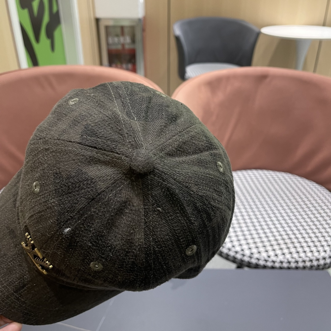 LV(路易威登)新款棒球帽，做工细致完美，质量超赞，基础头围56，贴片可调节。