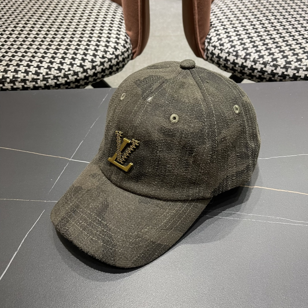 LV(路易威登)新款棒球帽，做工细致完美，质量超赞，基础头围56，贴片可调节。