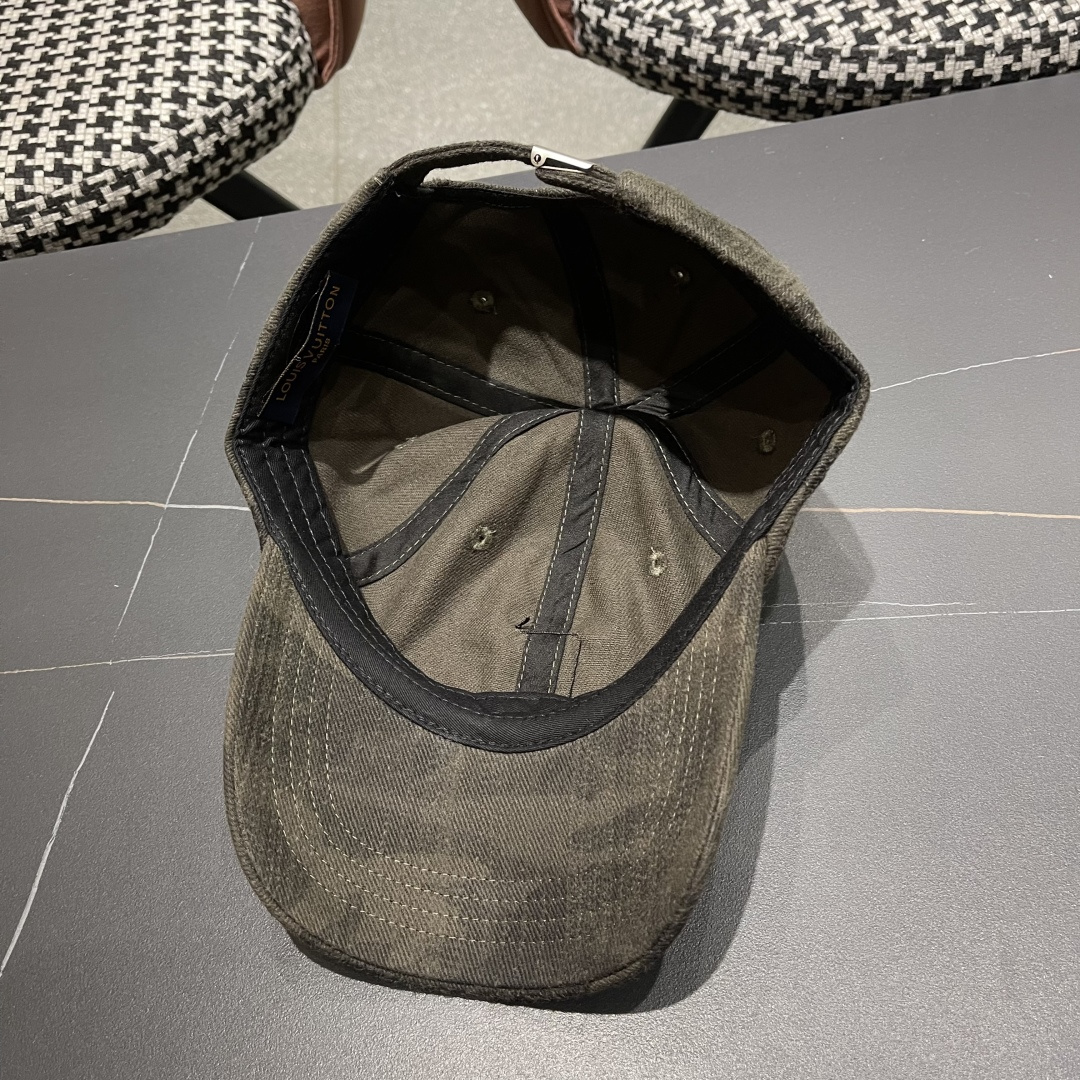 LV(路易威登)新款棒球帽，做工细致完美，质量超赞，基础头围56，贴片可调节。