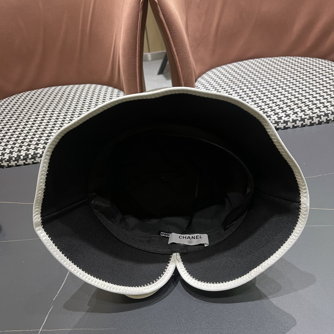 香奈儿火爆🔥全网春夏新款珍珠链条蝴蝶结渔夫帽来啦，超级显脸小，名媛法式风，可折叠收纳