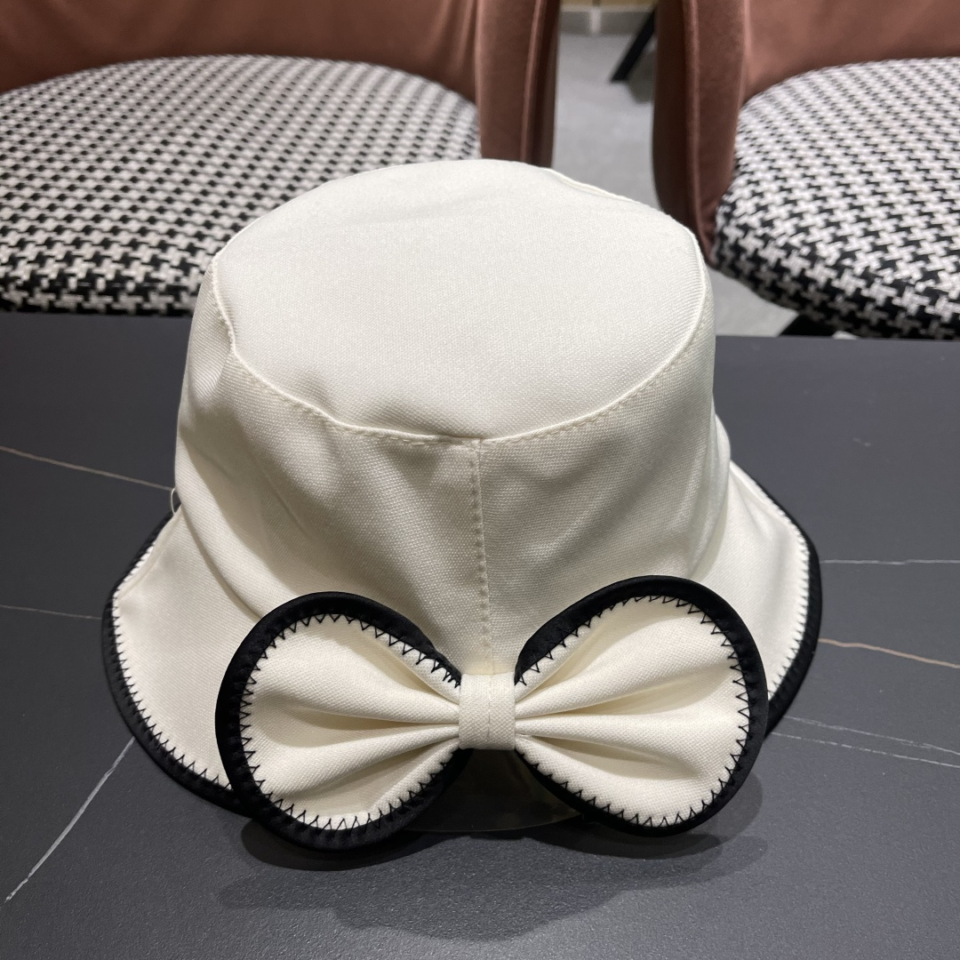 香奈儿火爆🔥全网春夏新款珍珠链条蝴蝶结渔夫帽来啦，超级显脸小，名媛法式风，可折叠收纳